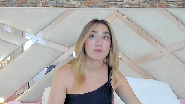 Snapshot of lucy_davies chatting on May 16, 3:22 pm lucy davies online show from May 16, 3:22 pm