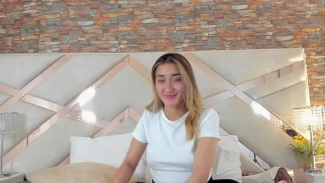 Snapshot of lucy_davies chatting on May 31, 6:09 pm lucy davies online show from May 31, 6:09 pm