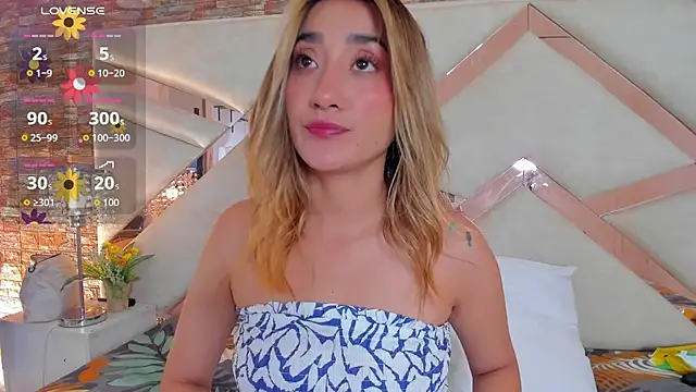 Snapshot of lucy_davies chatting on June 26, 12:20 pm lucy davies online show from June 26, 12:20 pm