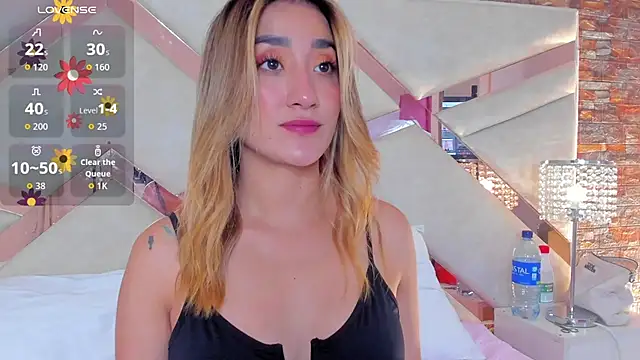 Snapshot of lucy_davies chatting on June 30, 12:06 pm lucy davies online show from June 30, 12:06 pm
