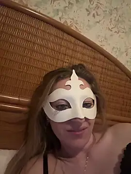 Snapshot of AdamoedEva chatting on April 5, 9:12 pm AdamoedEva online show from April 5, 9:12 pm