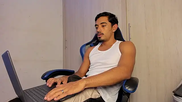 jossi12345j online show from March 17, 1:58 pm