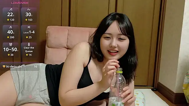 Snapshot of ri_r chatting on May 20, 3:29 pm ri r online show from May 20, 3:29 pm