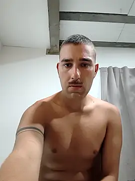 Snapshot of straightdude99 chatting on March 1, 5:31 am straightdude99 online show from March 1, 5:31 am