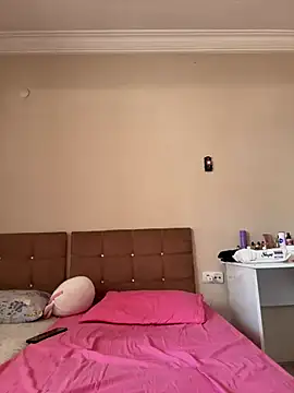 Snapshot of emree-pelinn chatting on March 2, 10:33 am emree-pelinn online show from March 2, 10:33 am