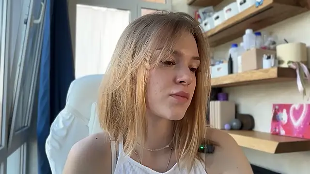 cyberl0ve  online show from June 6, 11:37 am