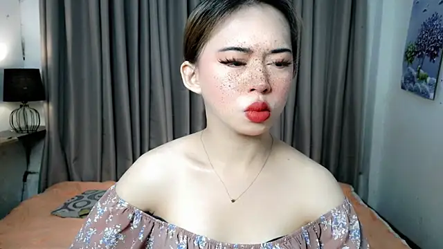 Snapshot of Seductive_sophie chatting on May 25, 3:01 am Seductive sophie online show from May 25, 3:01 am