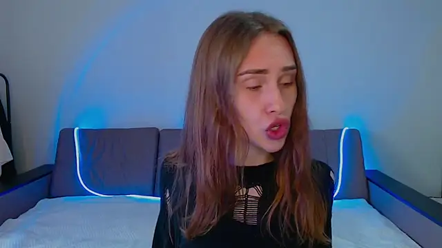 yourameliaa online show from April 21, 12:11 pm