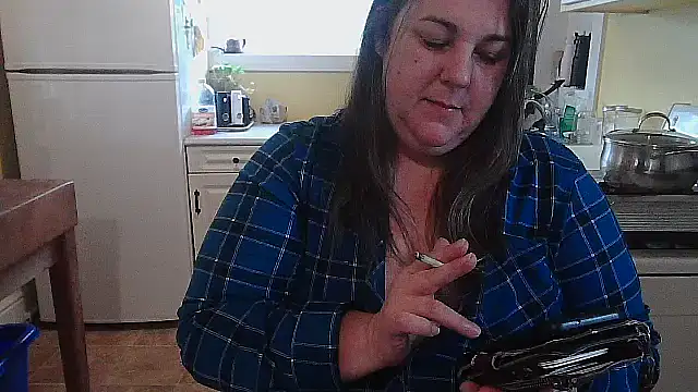 Snapshot of smalltowntrouble chatting on April 15, 1:40 pm smalltowntrouble online show from April 15, 1:40 pm