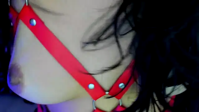 Snapshot of doll_katiuska chatting on May 19, 12:33 pm doll katiuska online show from May 19, 12:33 pm
