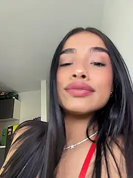 Bella Smithe online show from April 9, 2:11 pm