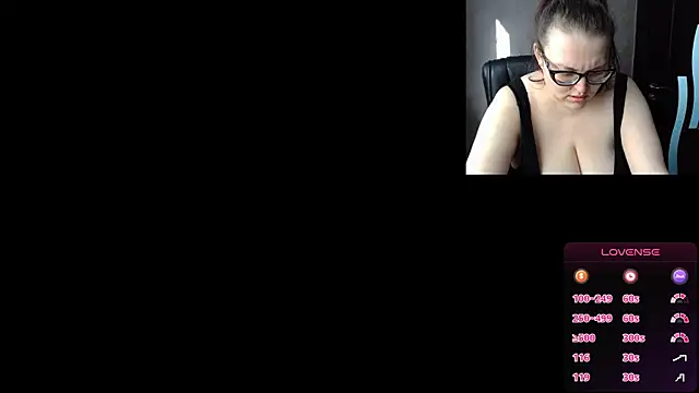 Snapshot of linafolie chatting on April 28, 12:43 pm linafolie online show from April 28, 12:43 pm