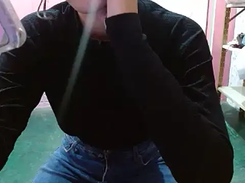 lolit cat online show from April 8, 2:17 pm