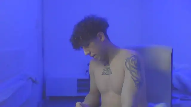 Snapshot of TitanNoir chatting on March 2, 5:08 am TitanNoir online show from March 2, 5:08 am