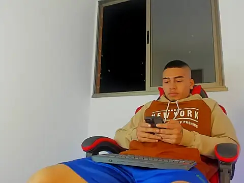 Snapshot of Mnell28 chatting on March 2, 2:47 am Mnell28 online show from March 2, 2:47 am