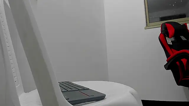 Snapshot of Mnell28 chatting on March 2, 11:33 pm Mnell28 online show from March 2, 11:33 pm