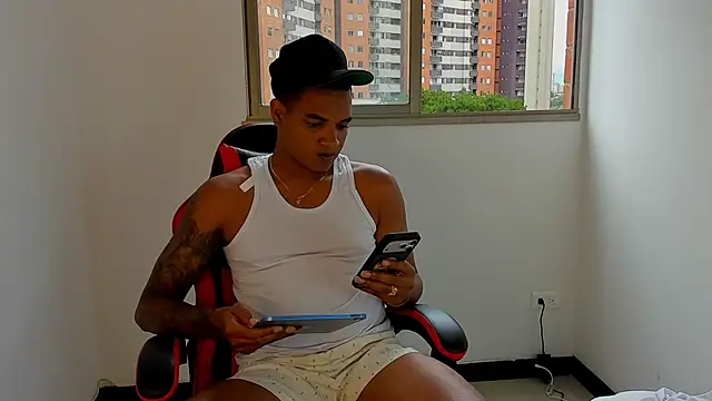 Mnell28 online show from April 10, 9:41 pm