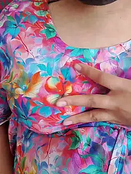 Snapshot of mitu_Queen chatting on March 3, 6:52 am mitu Queen online show from March 3, 6:52 am