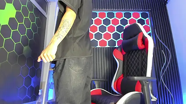 Max Hader  online show from March 26, 3:01 am