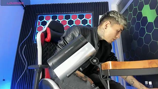 Max Hader  online show from April 5, 2:53 am