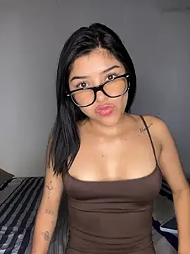 Snapshot of Alexis_daviess chatting on July 24, 4:10 am Alexis daviess online show from July 24, 4:10 am