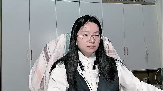 Eeya-36 online show from April 23, 11:42 am