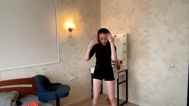 VerginiaWhite online show from March 15, 8:20 am