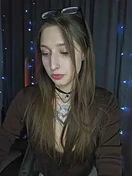 Snapshot of Emma_Willson chatting on April 17, 2:42 pm Emma Willson online show from April 17, 2:42 pm