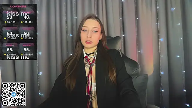 Snapshot of Emma_Willson chatting on April 27, 12:58 pm Emma Willson online show from April 27, 12:58 pm