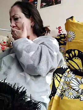 Snapshot of anayss17 chatting on March 19, 5:55 am anayss17 online show from March 19, 5:55 am