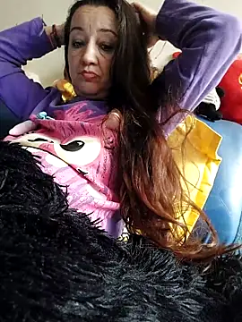 Snapshot of anayss17 chatting on March 20, 3:50 pm anayss17 online show from March 20, 3:50 pm