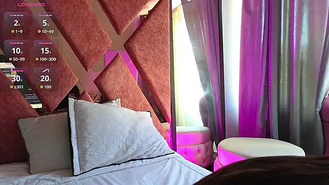 Emma Revees online show from April 20, 8:10 pm