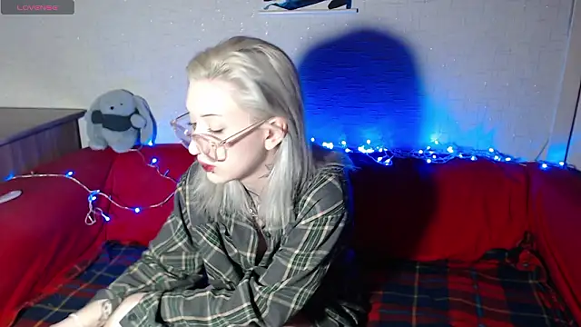  cute Erika  online show from March 5, 7:10 pm