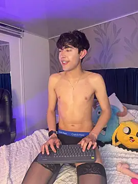 Snapshot of MatthewMoore_ chatting on March 4, 1:00 am MatthewMoore online show from March 4, 1:00 am