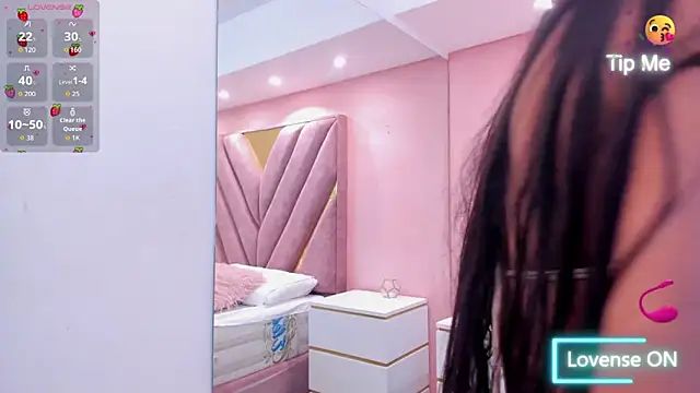 chloe larson online show from April 8, 12:38 pm