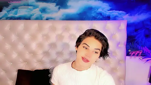 Snapshot of Valentiina_Foxx chatting on June 26, 9:57 am Valentiina Foxx online show from June 26, 9:57 am