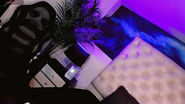 Snapshot of Valentiina_Foxx chatting on July 4, 11:16 am Valentiina Foxx online show from July 4, 11:16 am