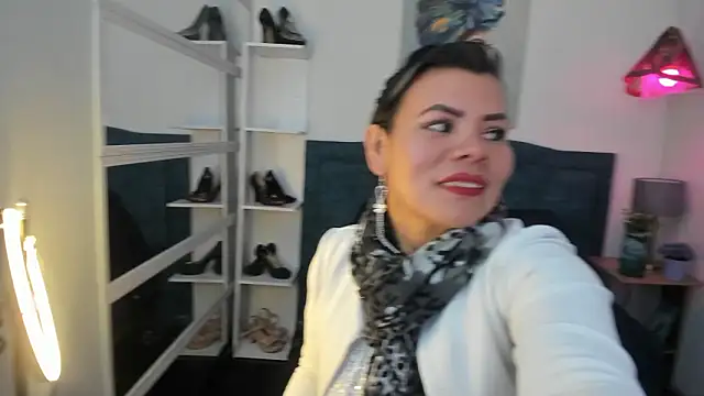 KiaraXMilf online show from March 21, 11:37 am