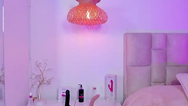 Snapshot of Vanessa_cruz_18 chatting on June 5, 8:47 pm Vanessa cruz 18 online show from June 5, 8:47 pm