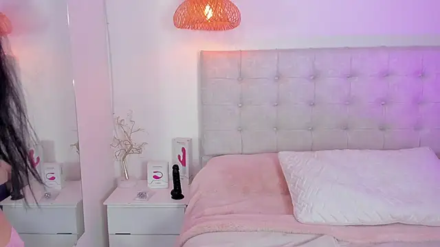 Snapshot of Vanessa_cruz_18 chatting on July 2, 3:23 am Vanessa cruz 18 online show from July 2, 3:23 am