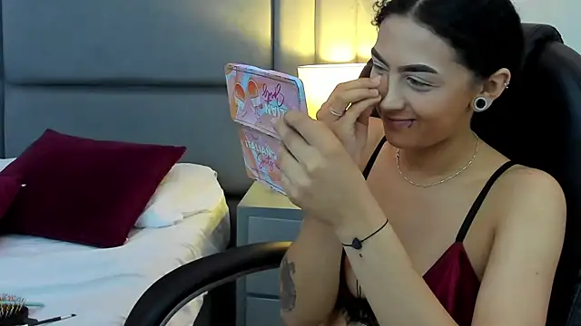 EllaEvanzz online show from March 8, 2:32 pm