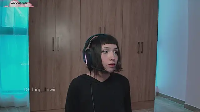 Snapshot of ling_meow chatting on June 8, 1:11 pm ling meow online show from June 8, 1:11 pm