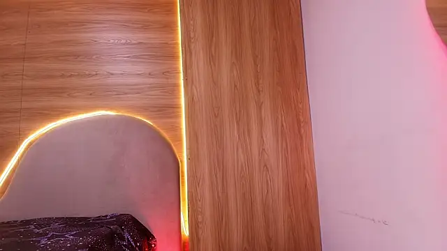 kiara lp online show from April 11, 3:11 am