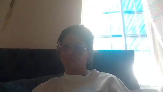 Snapshot of Jiwon_Han chatting on May 15, 8:05 pm Jiwon Han online show from May 15, 8:05 pm