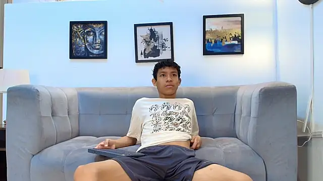 SKINNY BOYXXX online show from April 2, 7:39 am