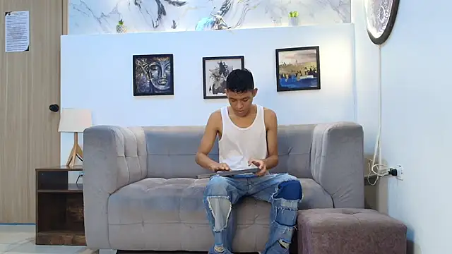 SKINNY BOYXXX online show from April 7, 7:31 am