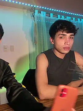 Lucasss2204 online show from April 22, 4:48 am