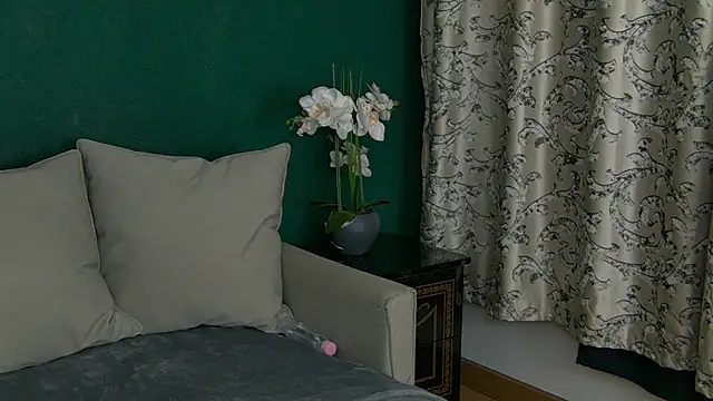 SkinnyNatty online show from April 21, 3:57 am