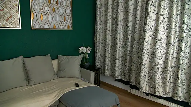 Snapshot of SkinnyNatty chatting on April 25, 3:53 am SkinnyNatty online show from April 25, 3:53 am