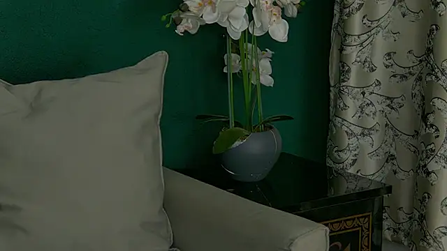 Snapshot of SkinnyNatty chatting on April 28, 3:55 am SkinnyNatty online show from April 28, 3:55 am